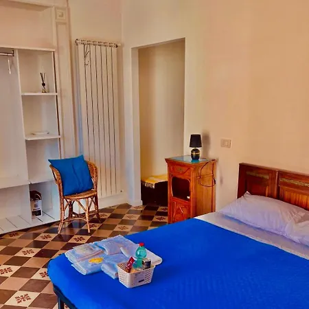 ゲストハウス Sedile Dei Nobili トロペーア